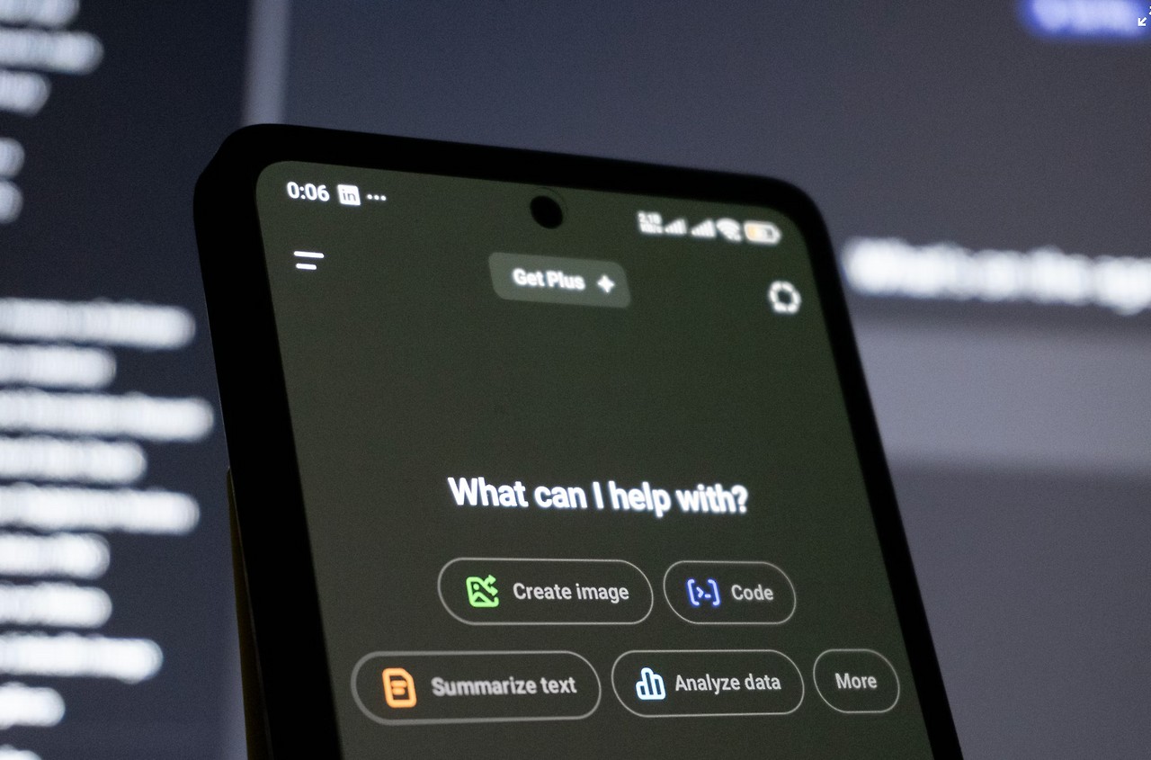 AI 시대, 심리적 안전을 위한 인터페이스 - 심리적 안전은 따뜻한 말이나 예쁜 화면에서 시작되지 않습니다.